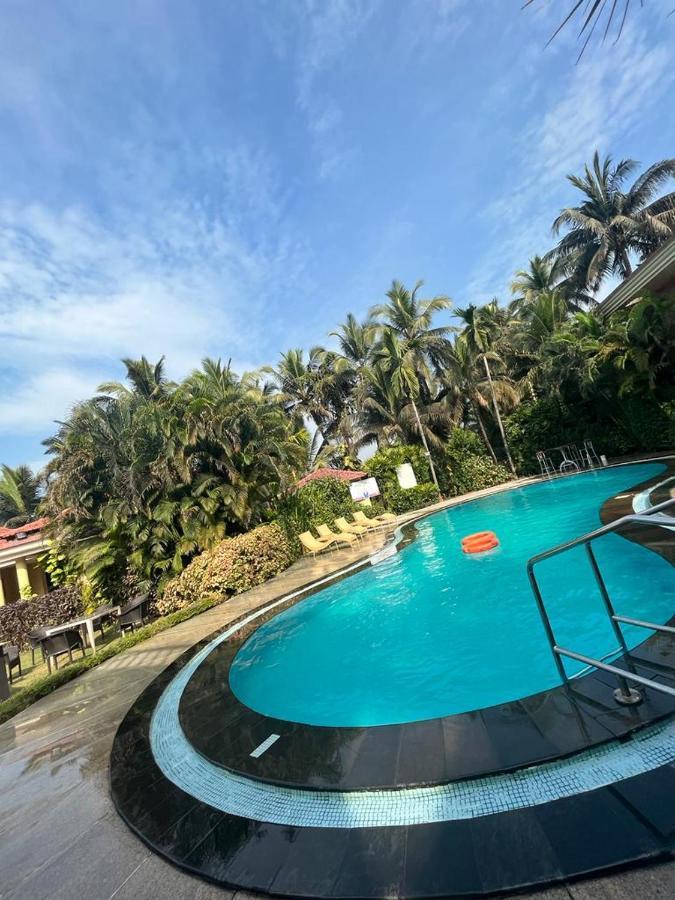 Coconut Grove Beach Resort Colvá Exterior foto