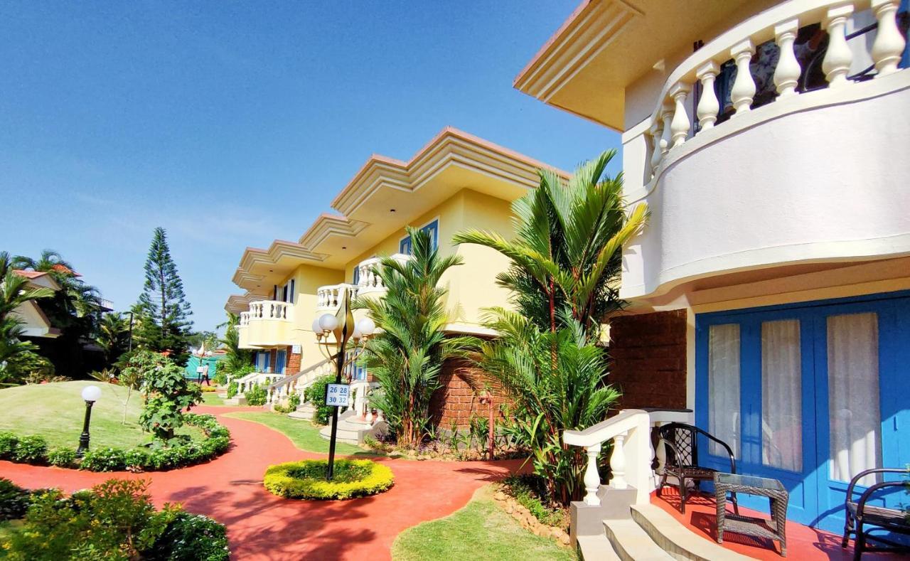 Coconut Grove Beach Resort Colvá Exterior foto