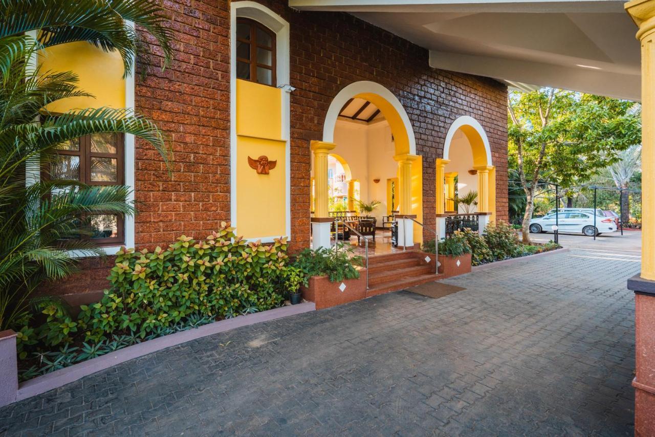 Coconut Grove Beach Resort Colvá Exterior foto